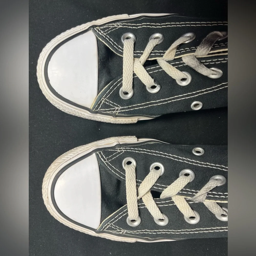 Converse Low Tops Shoes - Black & White - Women’s Size 6 & Men’s Size 4 - Picture 4 of 12